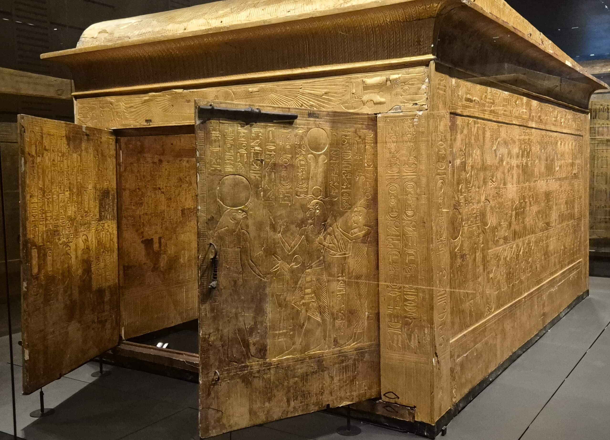 Gilded shrines of Tutankhamun — image 3