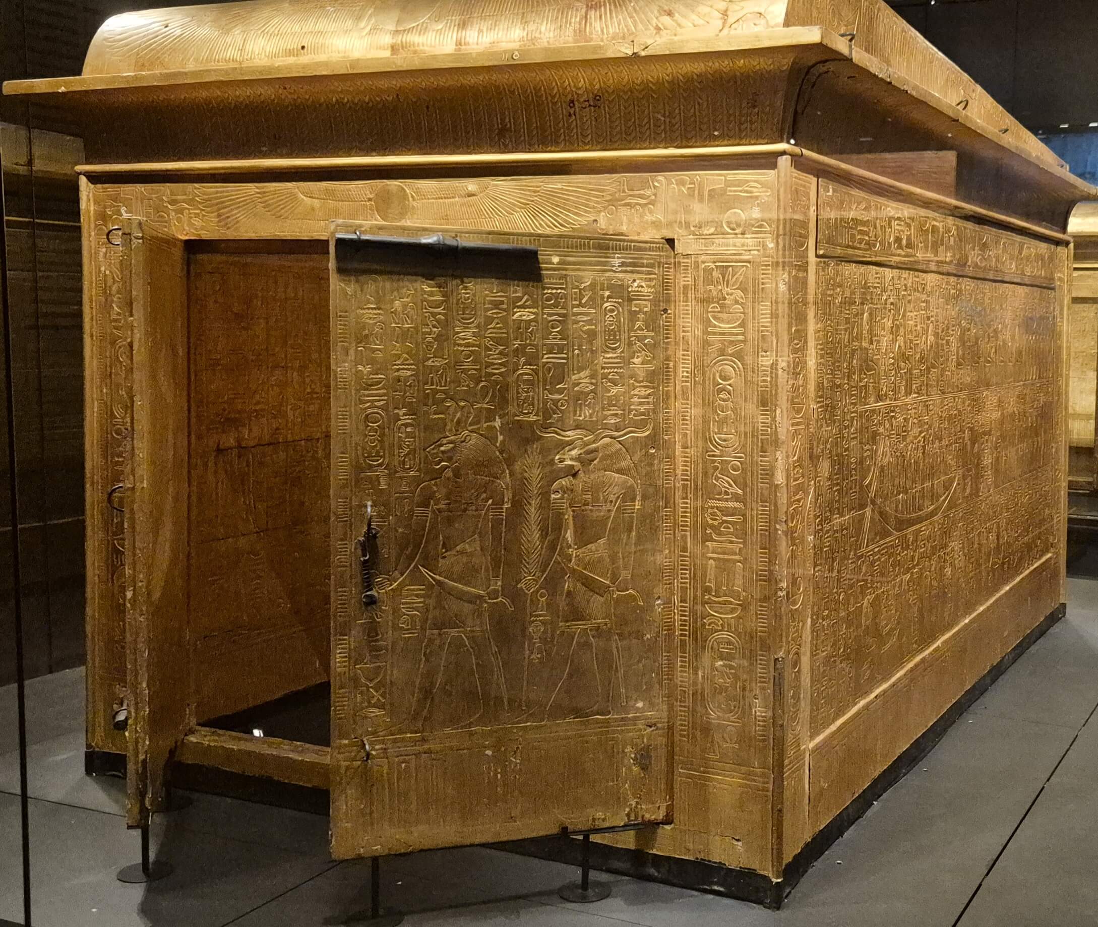 Gilded shrines of Tutankhamun — image 4